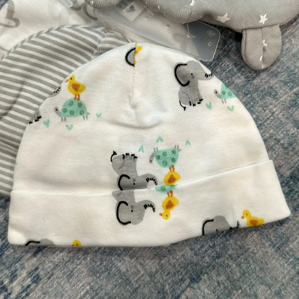 Gerber Set of 4 baby infant caps/ hats size 0-6 months